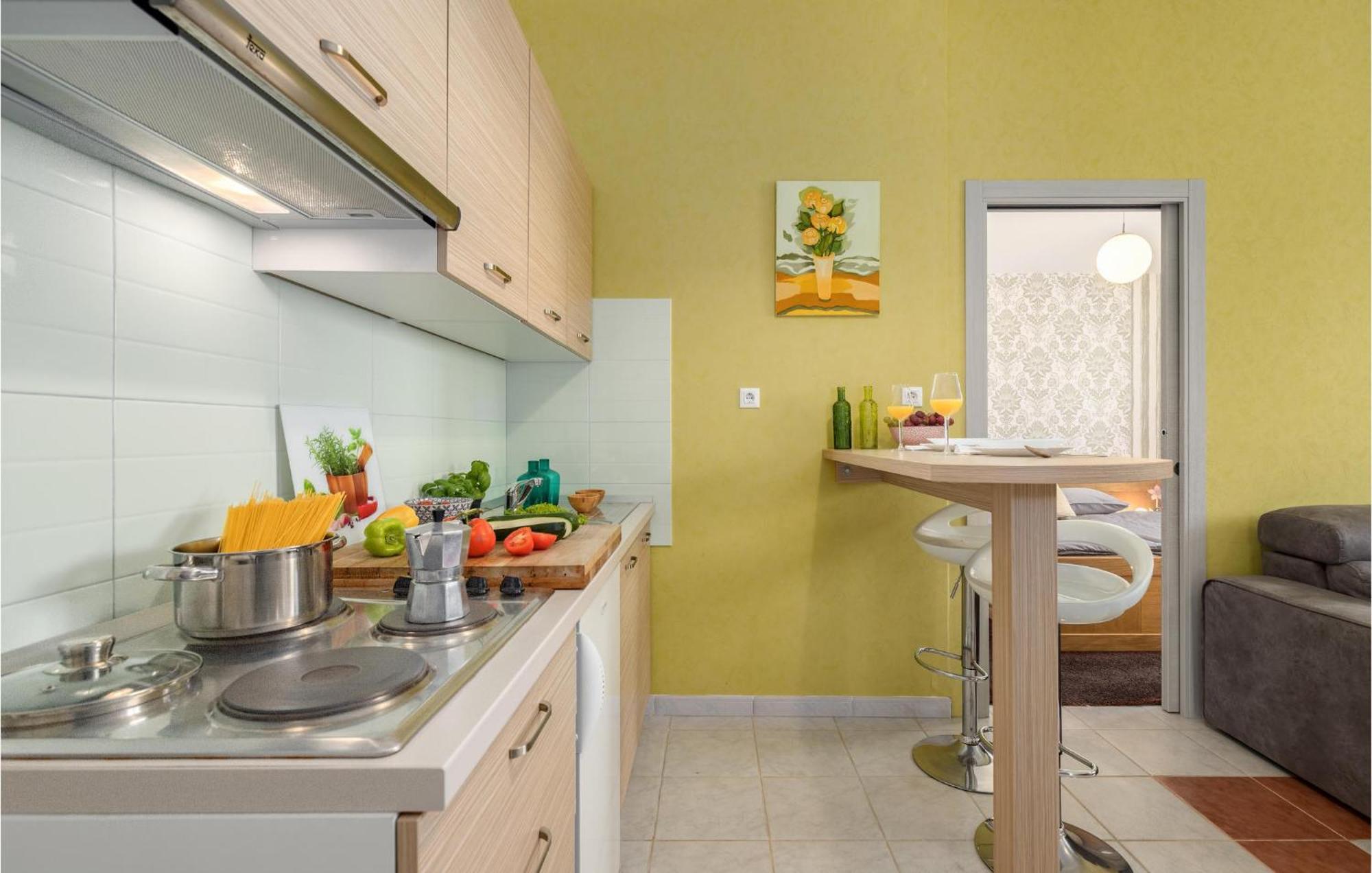 1 Bedroom Awesome In Ferienhaus Rovinj