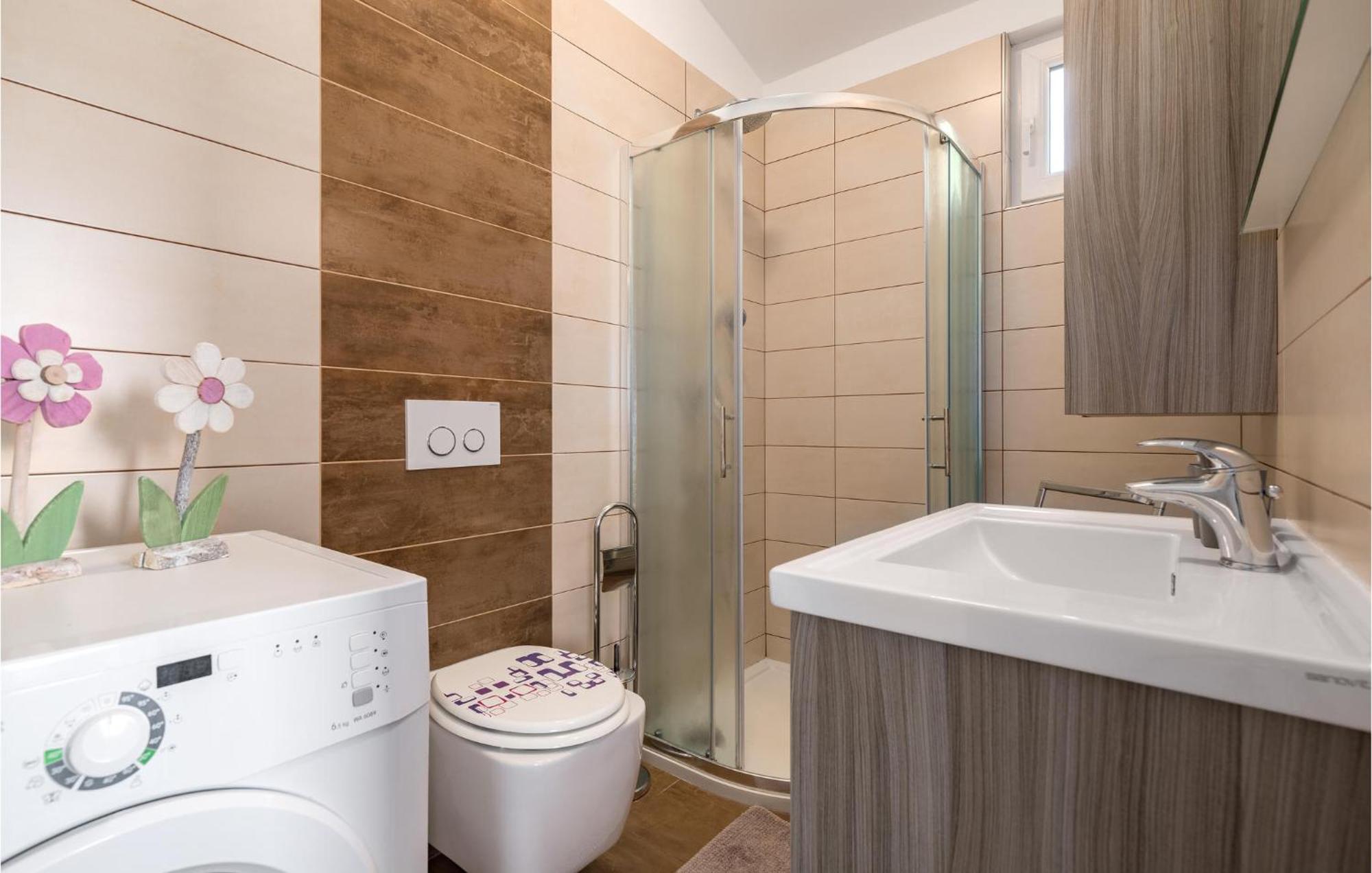 Ferienhaus 1 Bedroom Awesome In Rovinj