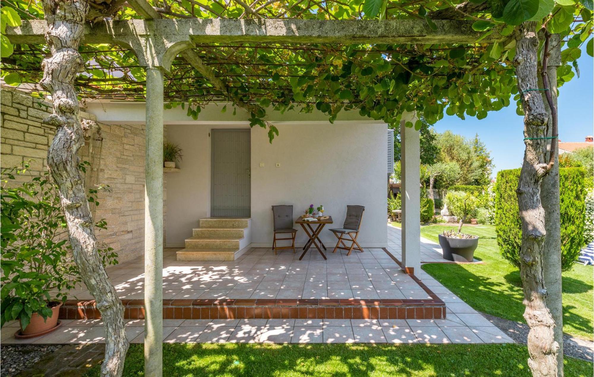 1 Bedroom Awesome In *