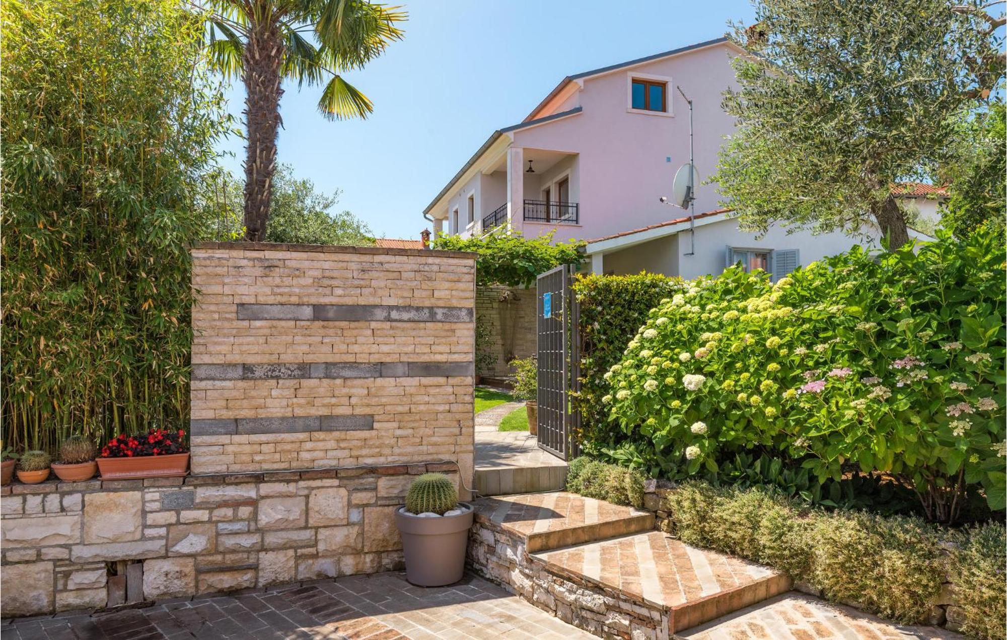 1 Bedroom Awesome In *
