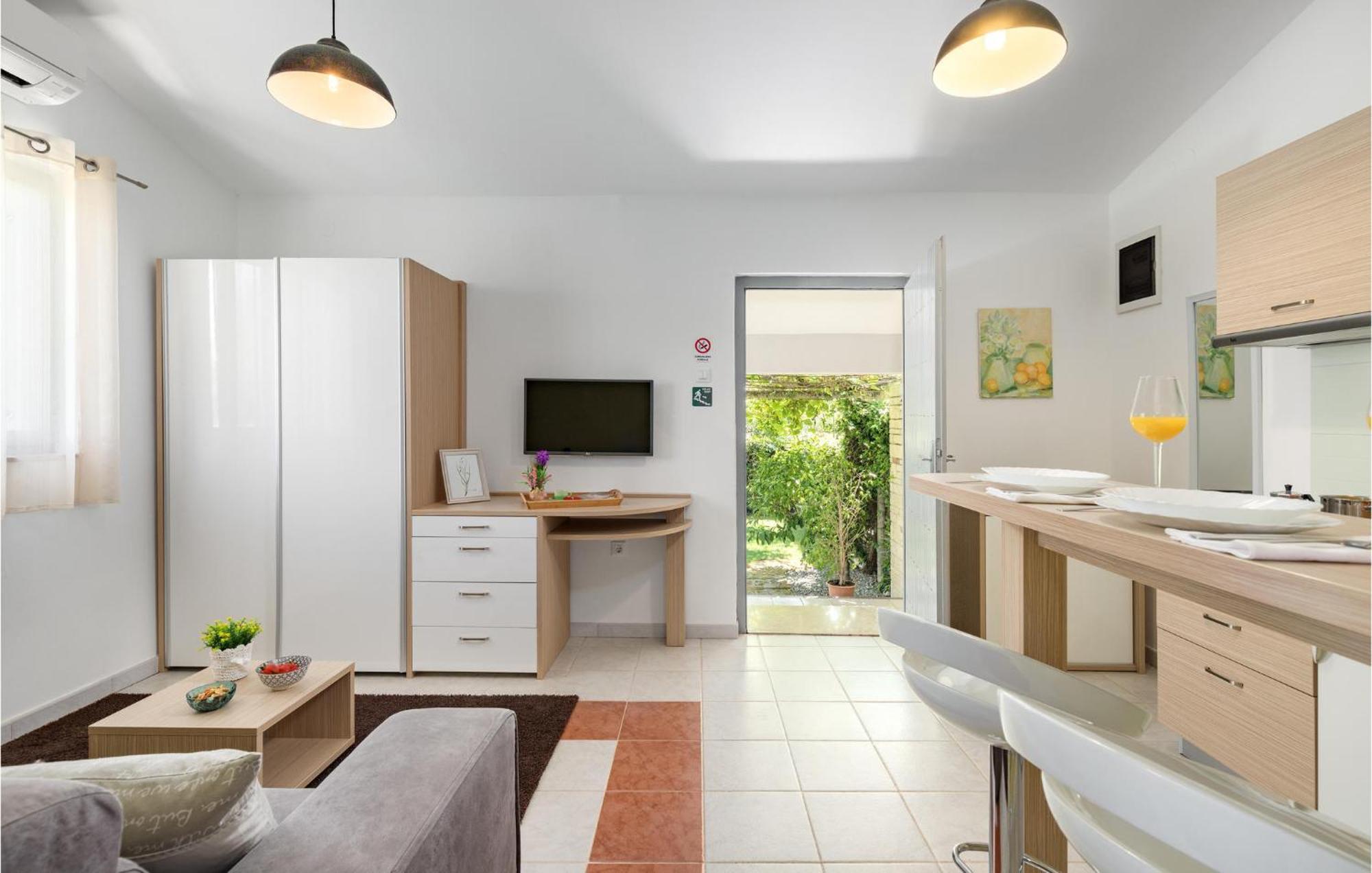 1 Bedroom Awesome In *